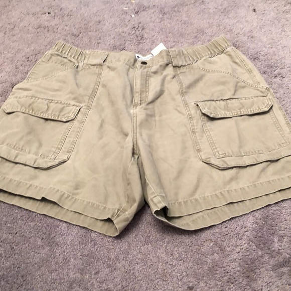 Columbia Other - Columbia XLARGE cargo tan shorts